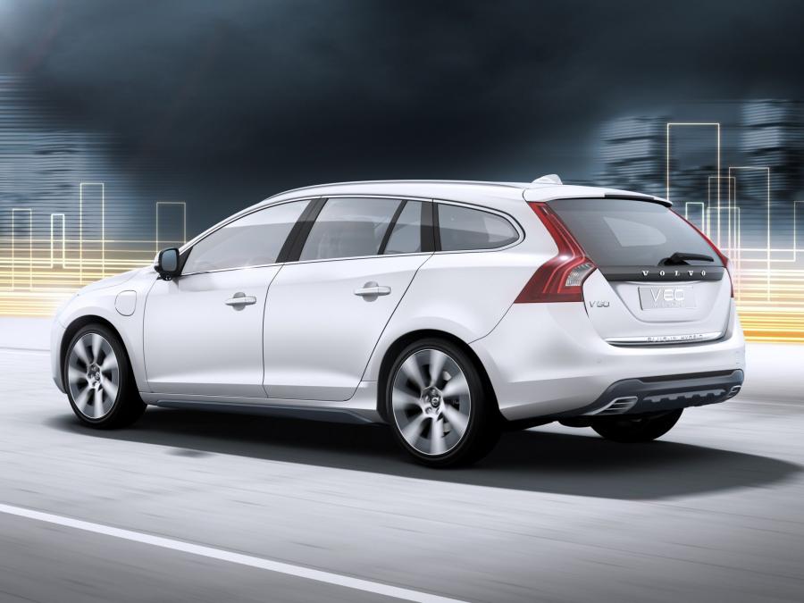  Volvo V60 Plug-in Hybrid 2011 года  (фото 4 из 68)